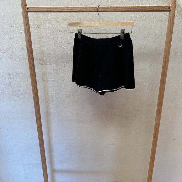 JACQUEMUS Black Les Sculptures 'Le short maille plissé' Shorts - Picture 2 of 5